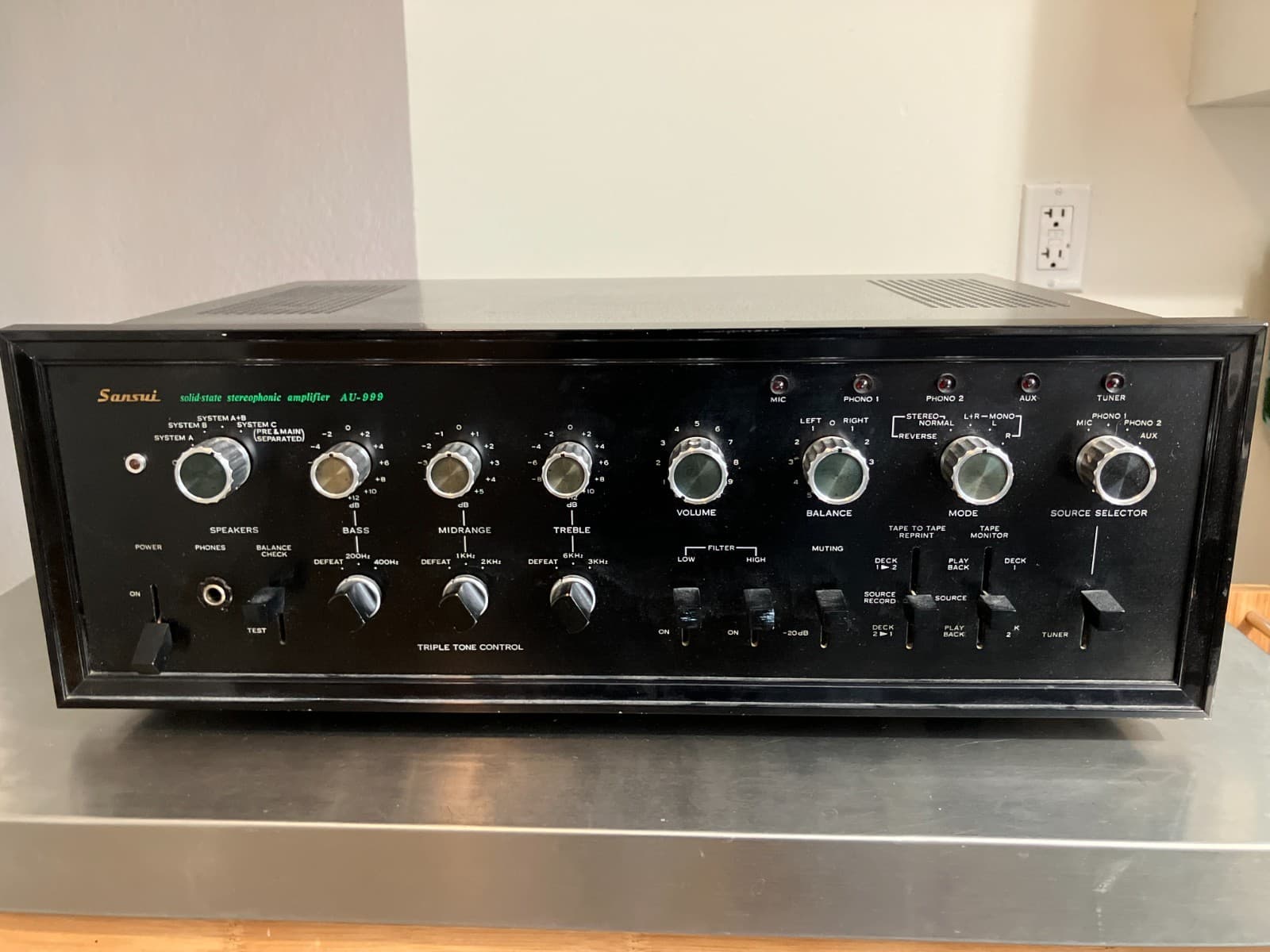 Sansui AU-999 Solid State Integrated Amplifier Working