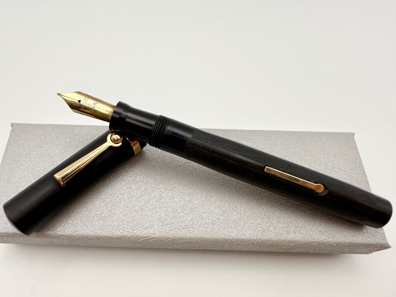 WAHL EVERSHARP OS 762 BCHR CHEVRON FOUNTAIN PEN F 14K #6 NIB