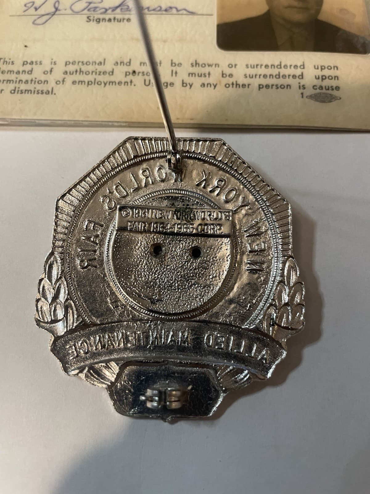 1964/65 New York Worlds Fair Allied Maintenance Badge w/ Ident Card 5
