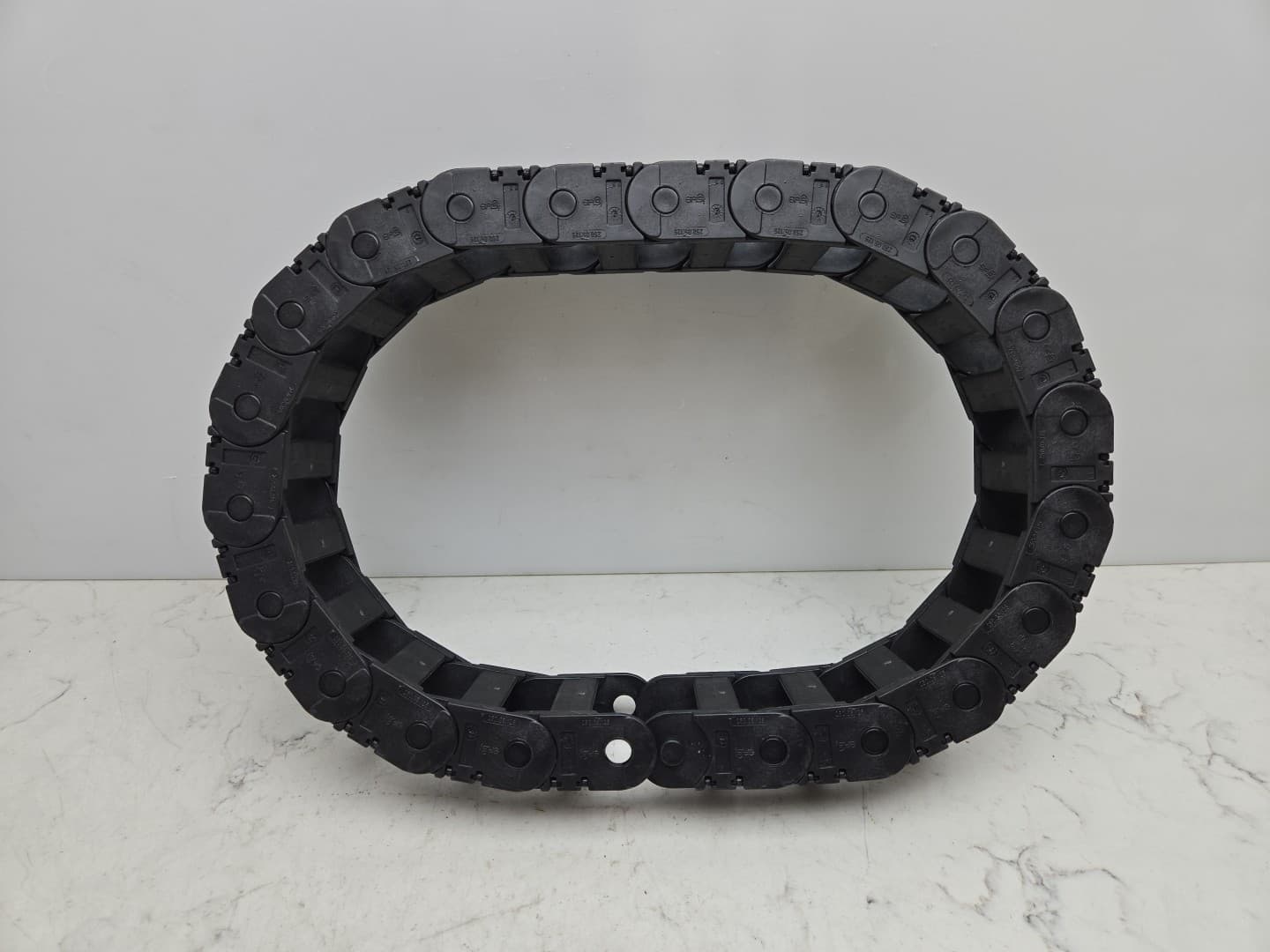 40" Igus 250.05.125 Cable Carrier System 2.24" Inner 2.87" Outer 22 Links New 2