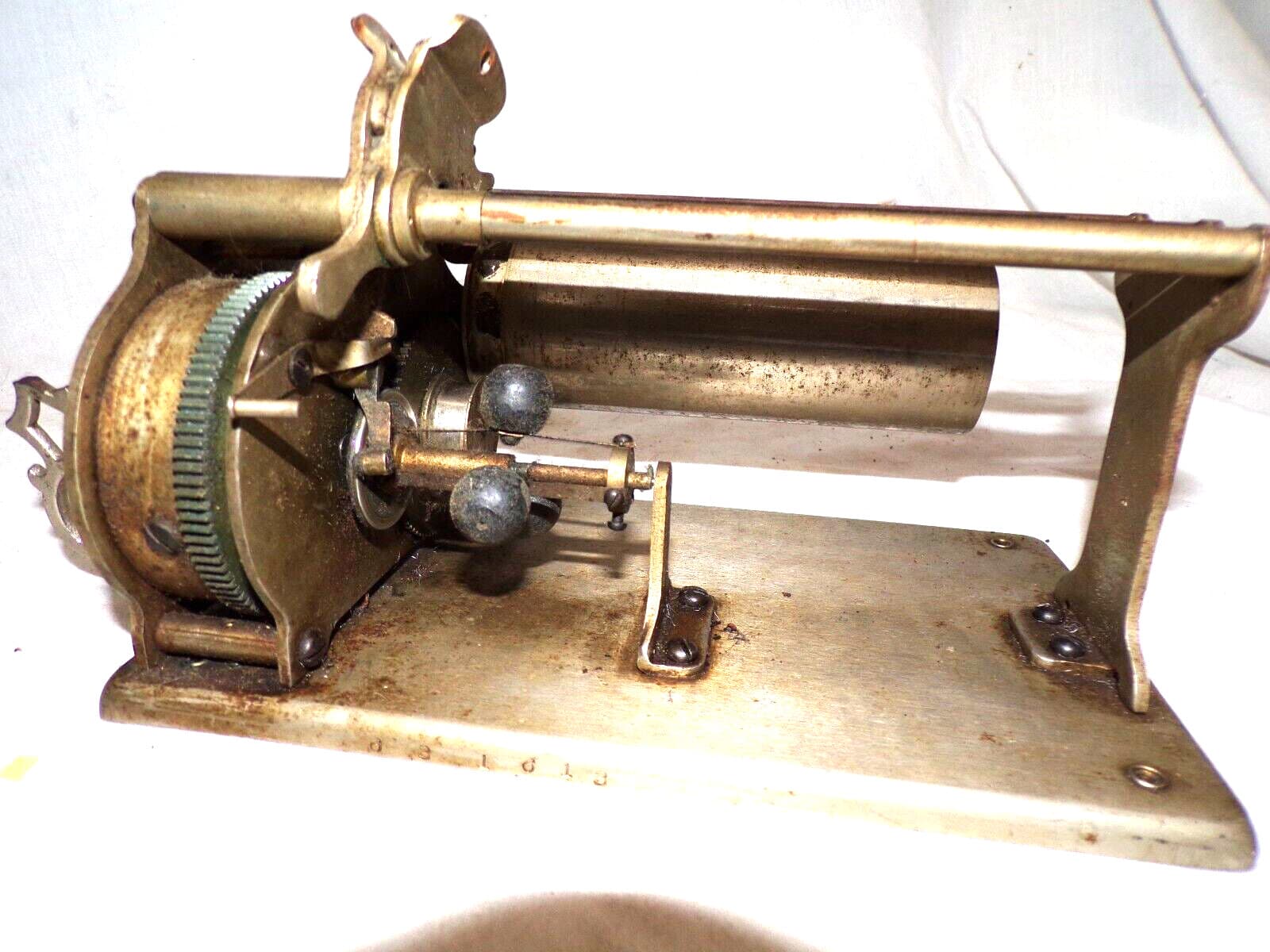 COLUMBIA Q CYLINDER PHONOGRAPH FOR RESTORATION  OR PARTS MACHINE 4