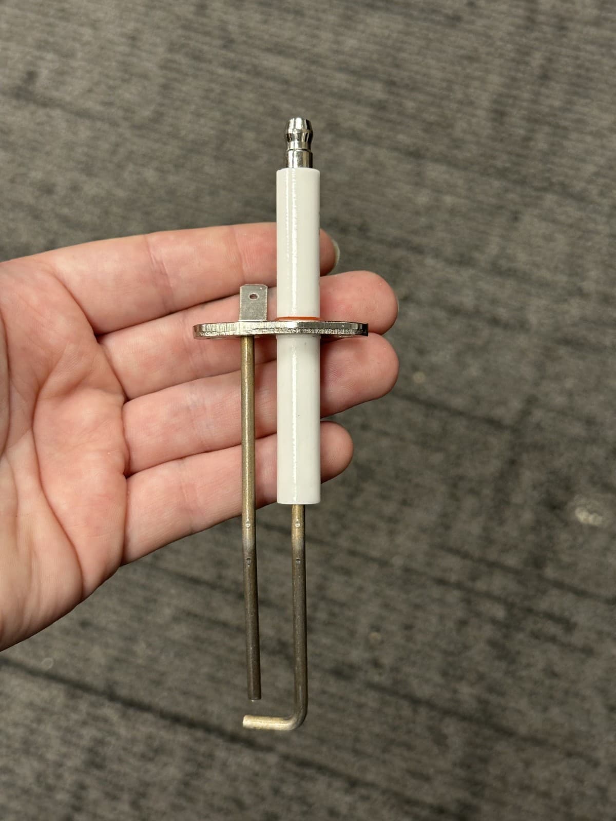 100276370 | A.O. Smith Igniter w/ Gasket - XWH 600-800 5