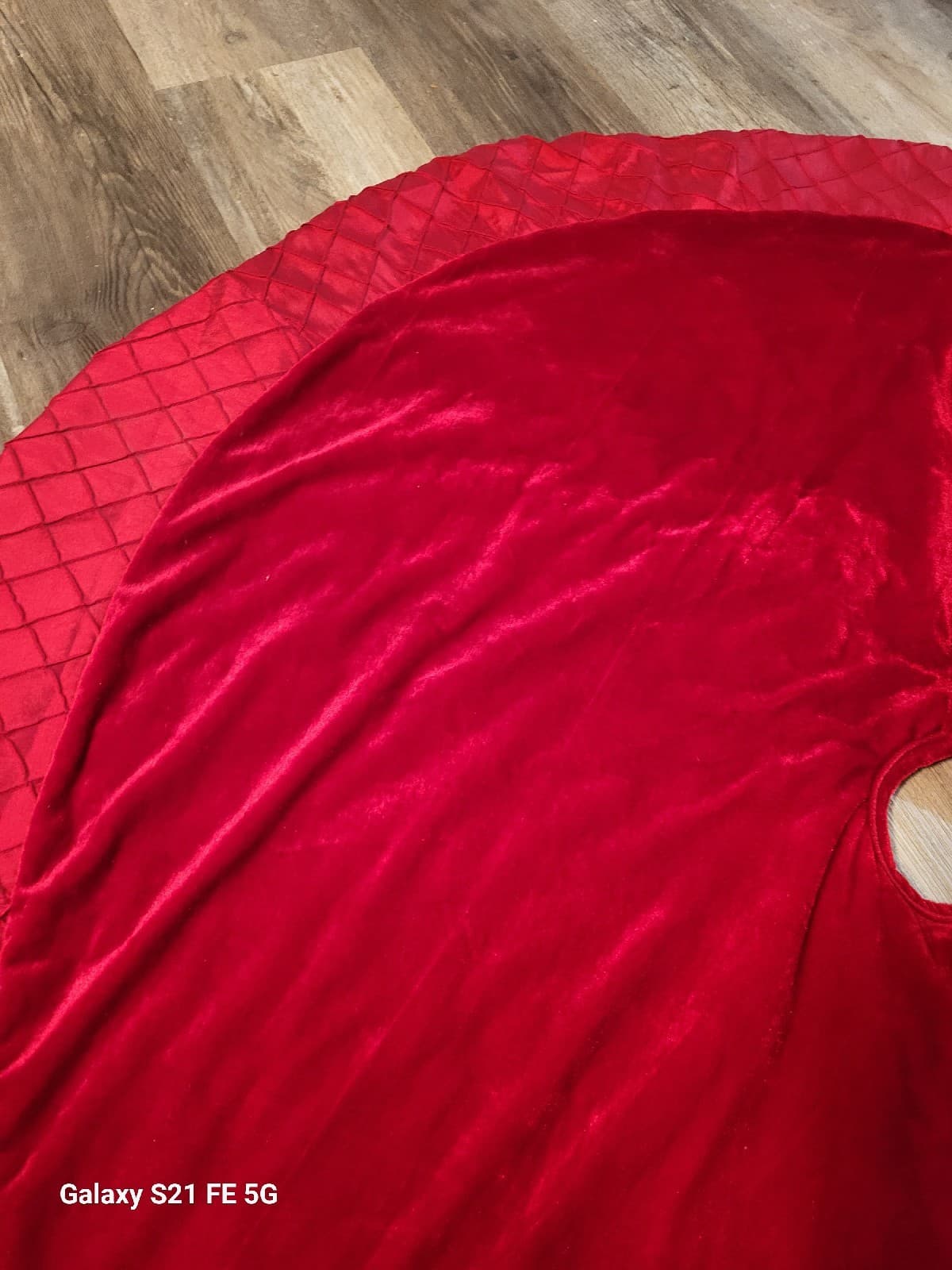 CHRISTMAS TREE SKIRT RED VELVET w/ satin trim 48" round 4