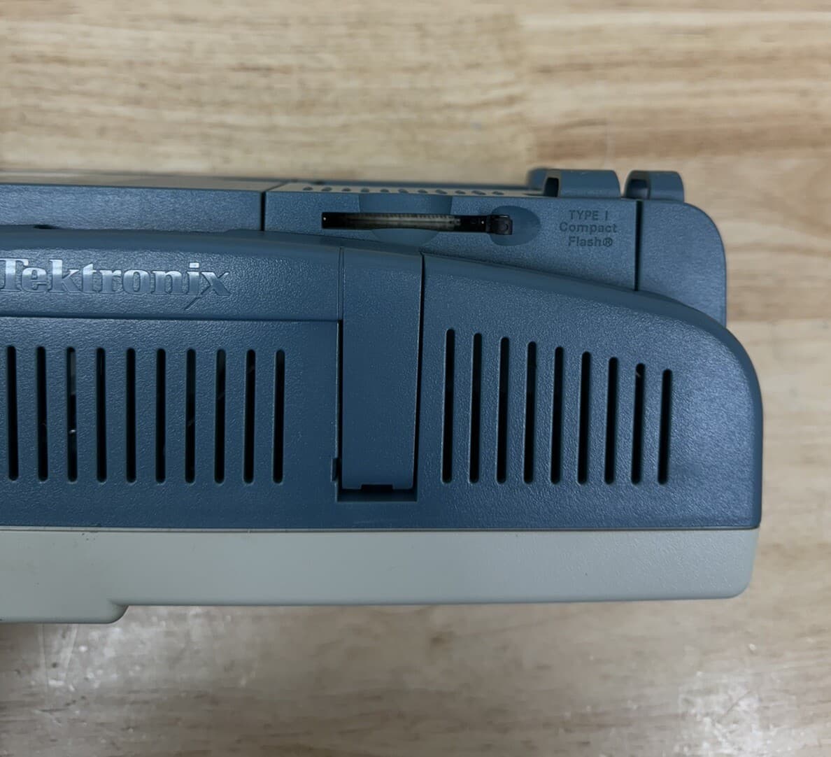 Tektronix TDS2024, 4 Channel, 200MHz, 2GS/s, Digital Storage Oscilloscope 3