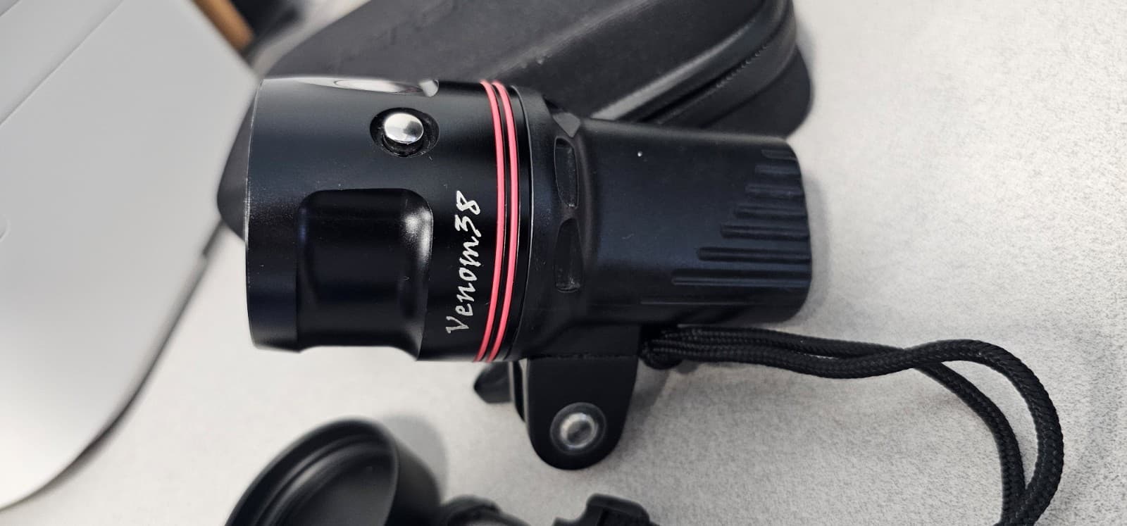 iTorch Venom 38  3 mode (white/red/uv) 3800 Lumen LED Underwater Video Light