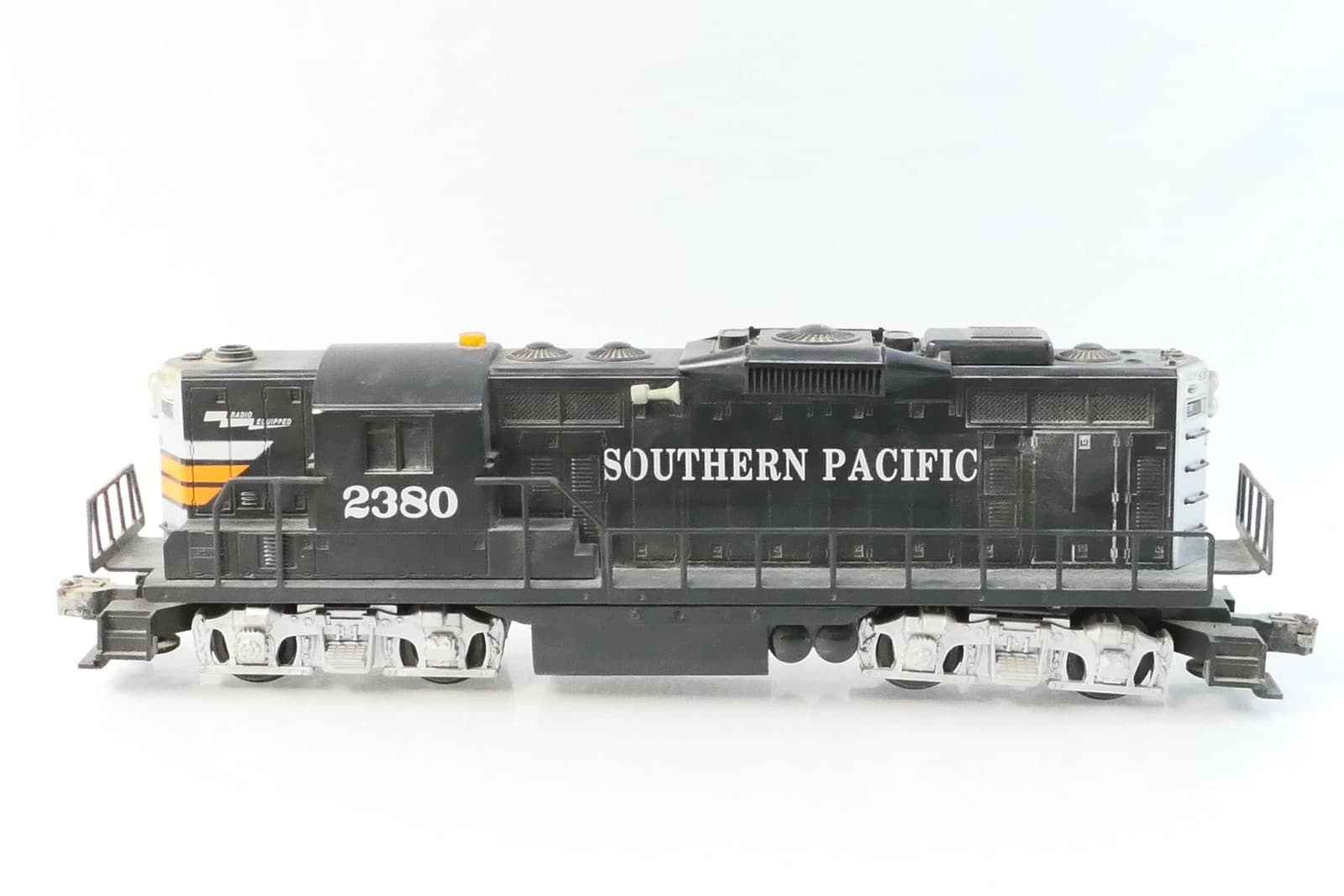 Lionel 6-18562 O  Locomotive Southern Pacific 2380 EMD GP-9 COMMAND Equipped 4