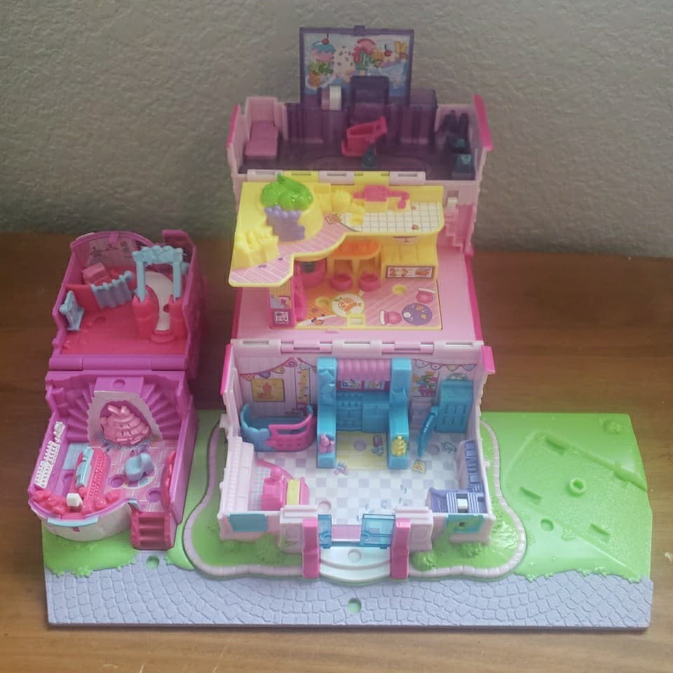 Shopkins Lil' Secrets Secret Small Mall Multi Level Playset w/ Grocery Store 2