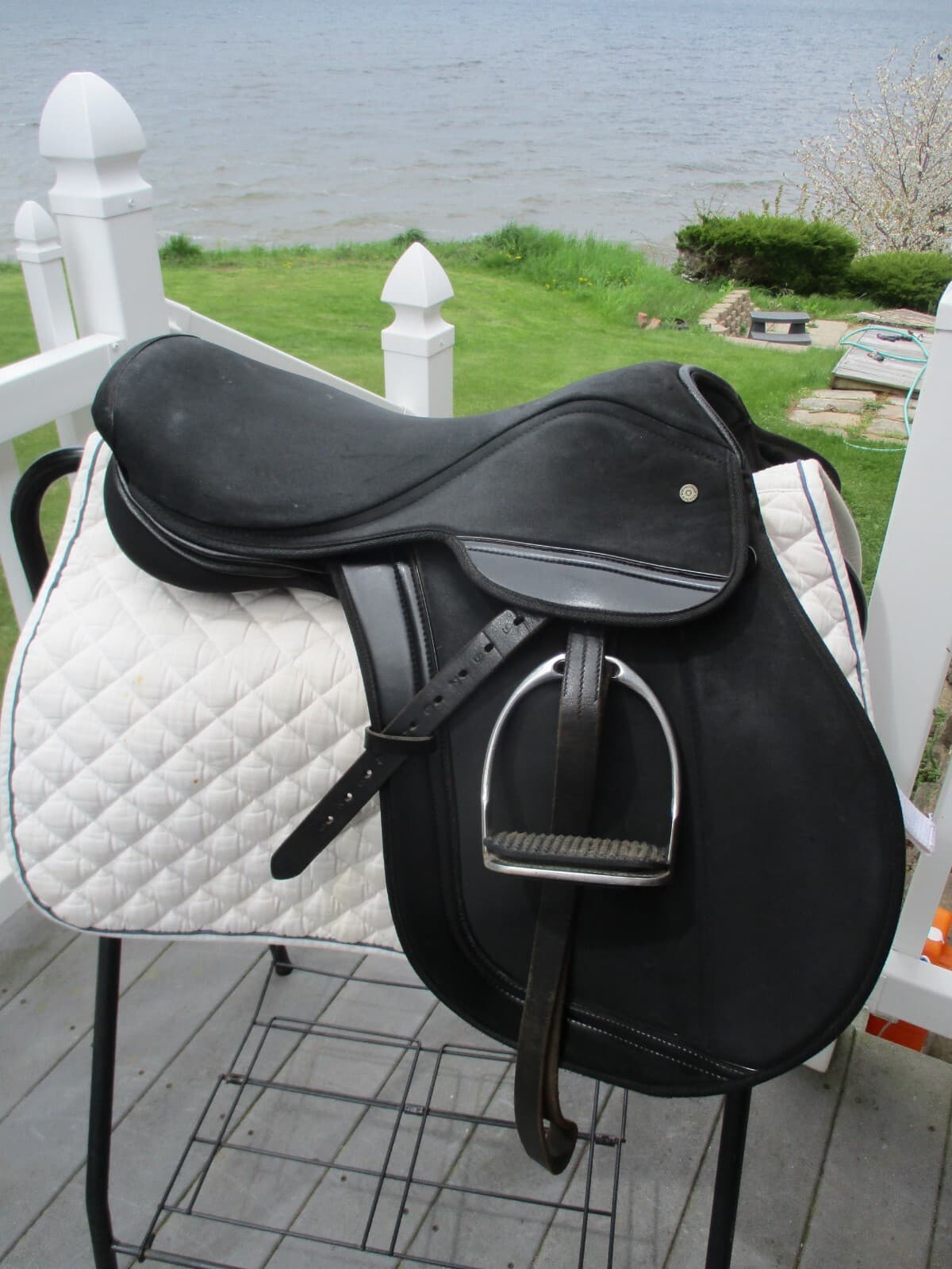 17'' MEDIUM THOROWGOOD ULSTER CC JUMP ENGLISH SADDLE w  LEATHERS &  IRONS 2