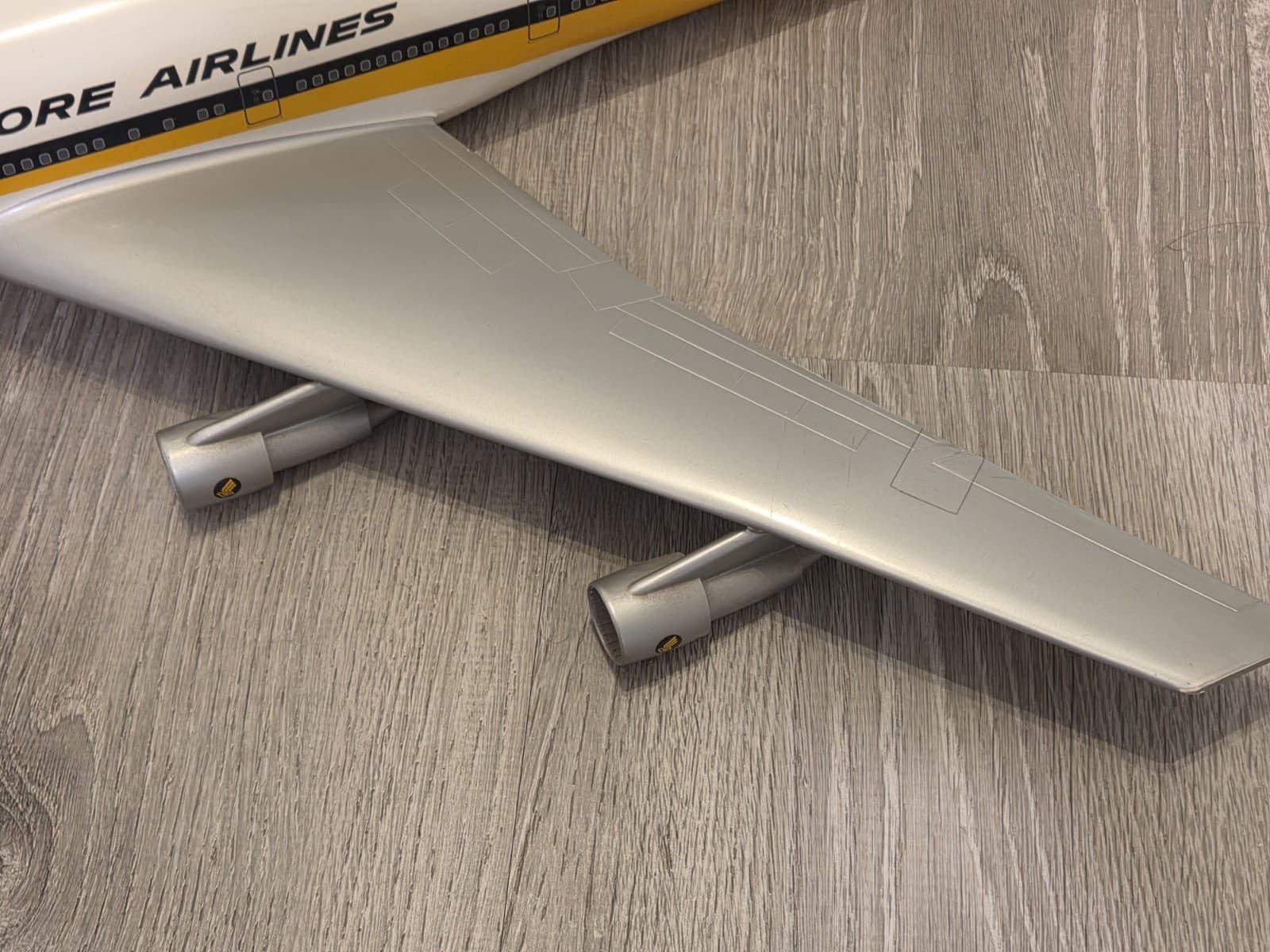 Singapore Airlines Boeing 747-200B Super B 1/100 Scale Aircraft Model 9V-SQL 5