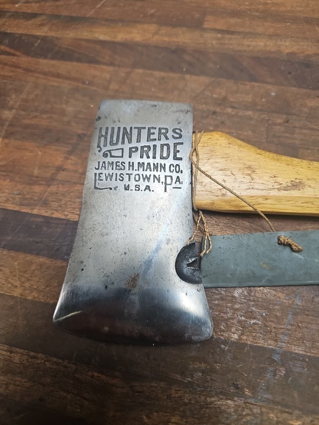 E15- JAMES H MANN ANTIQUE embossed HUNTERS PRIDE CAMP AXE HATCHET LEWISTOWN PA 3