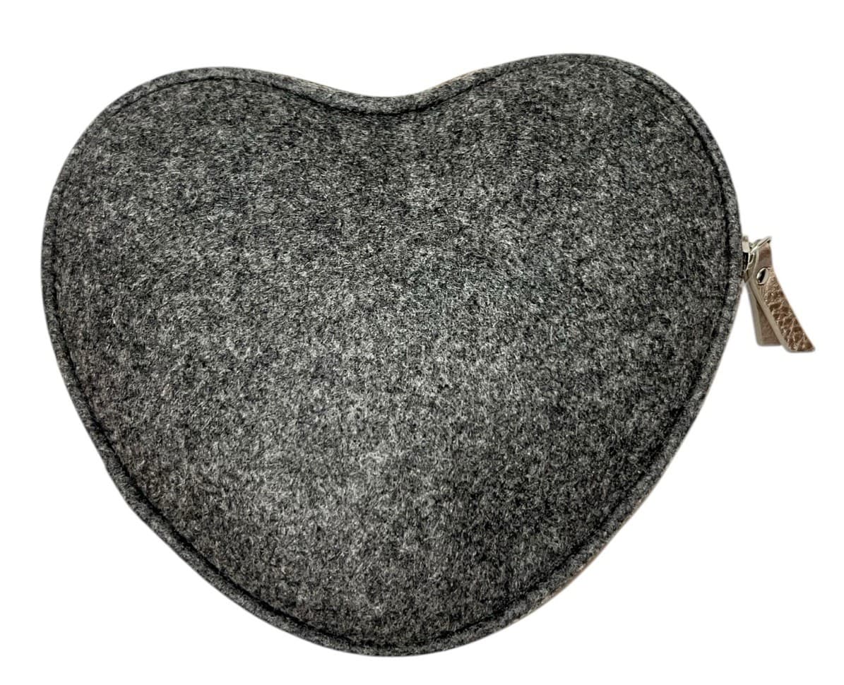 Lufthansa Airline German Edelweiss Heart Shaped Amenity Oktoberfest Toiletry Bag 4