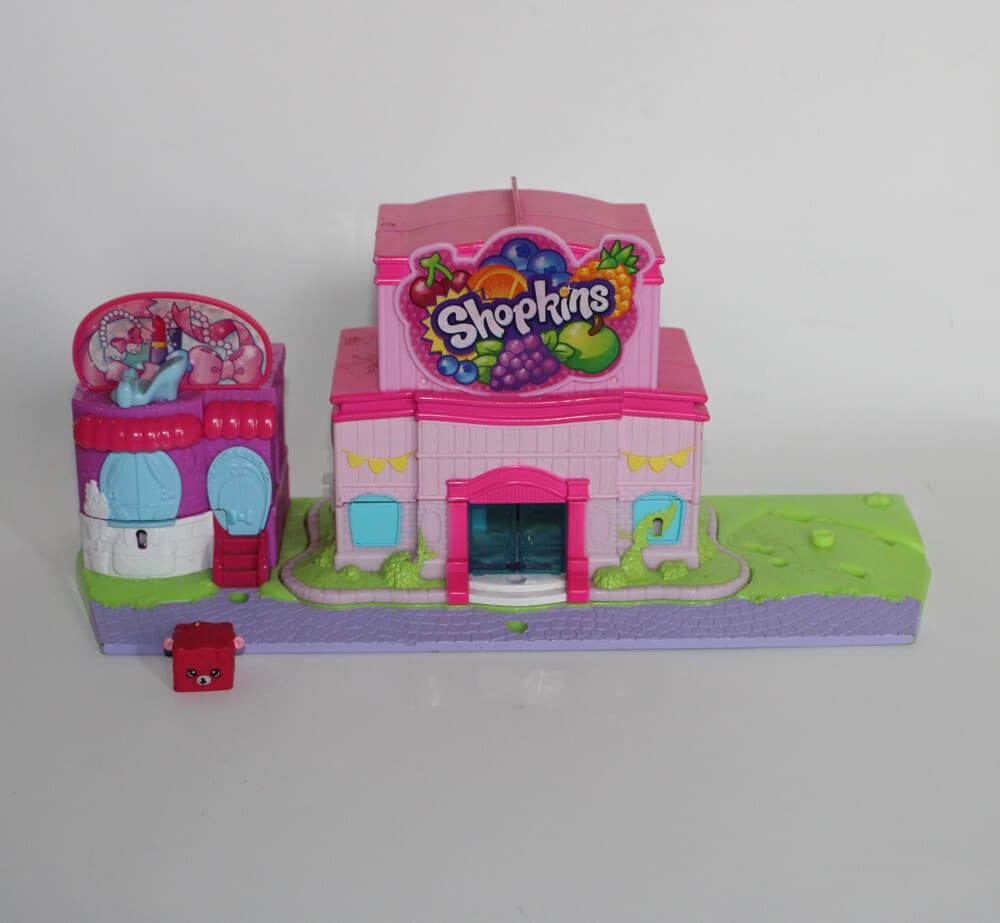 Shopkins Lil' Secrets Secret Small Mall - multi level playset w/ grocery store