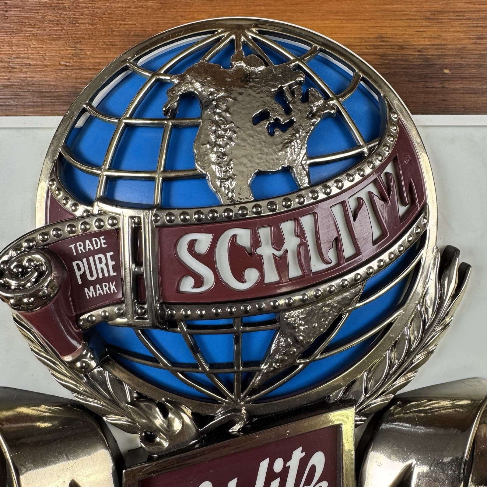 Vintage 1977 SCHLITZ Beer Lighted Bar Sign Light Up  Globe Wall Plaque Union 4