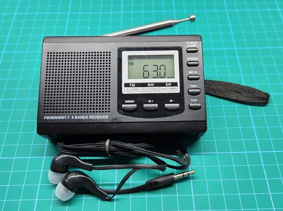 SET - Micro Spy Bug operating outside FM broadcasting area & special FM receiver 6