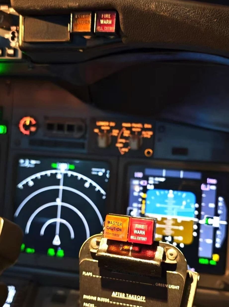 Boeing 737 Master-Caution Warning Light Keychain (One Unit) 2