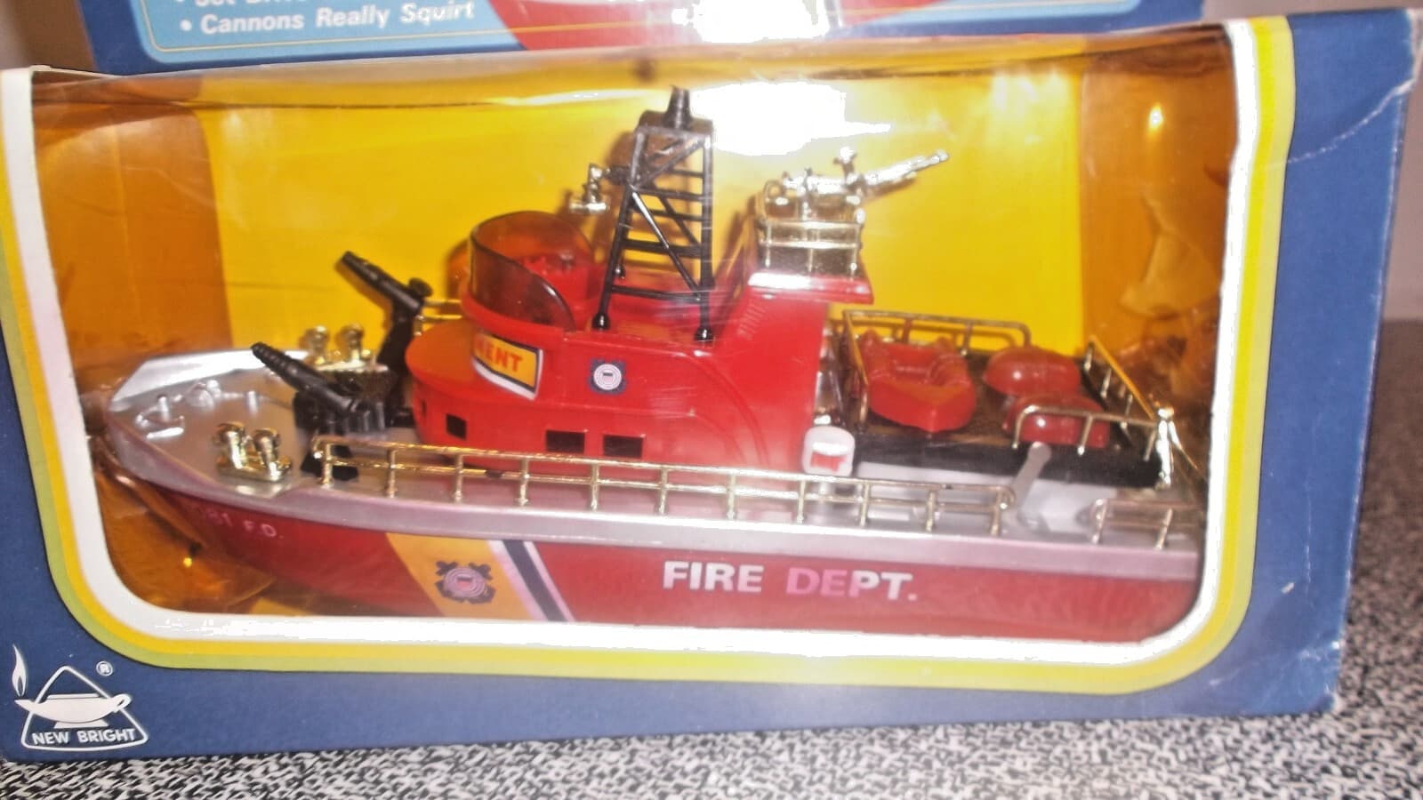 SQUIRTING FIRE DEPARTMENT BOAT 1975 NEW BRIGHT INDUSTRIAL Battery Power No. 2081 2