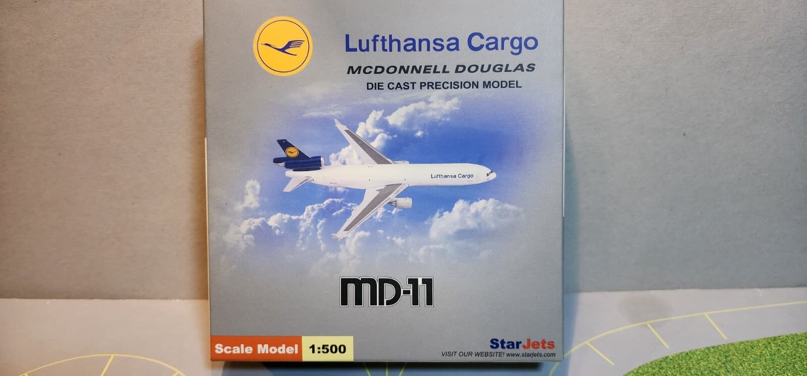 STARJET MODELS (SJDLH102) LUFTHANSA CARGO MD-11 1:500 SCALE DIECAST METAL MODEL 6