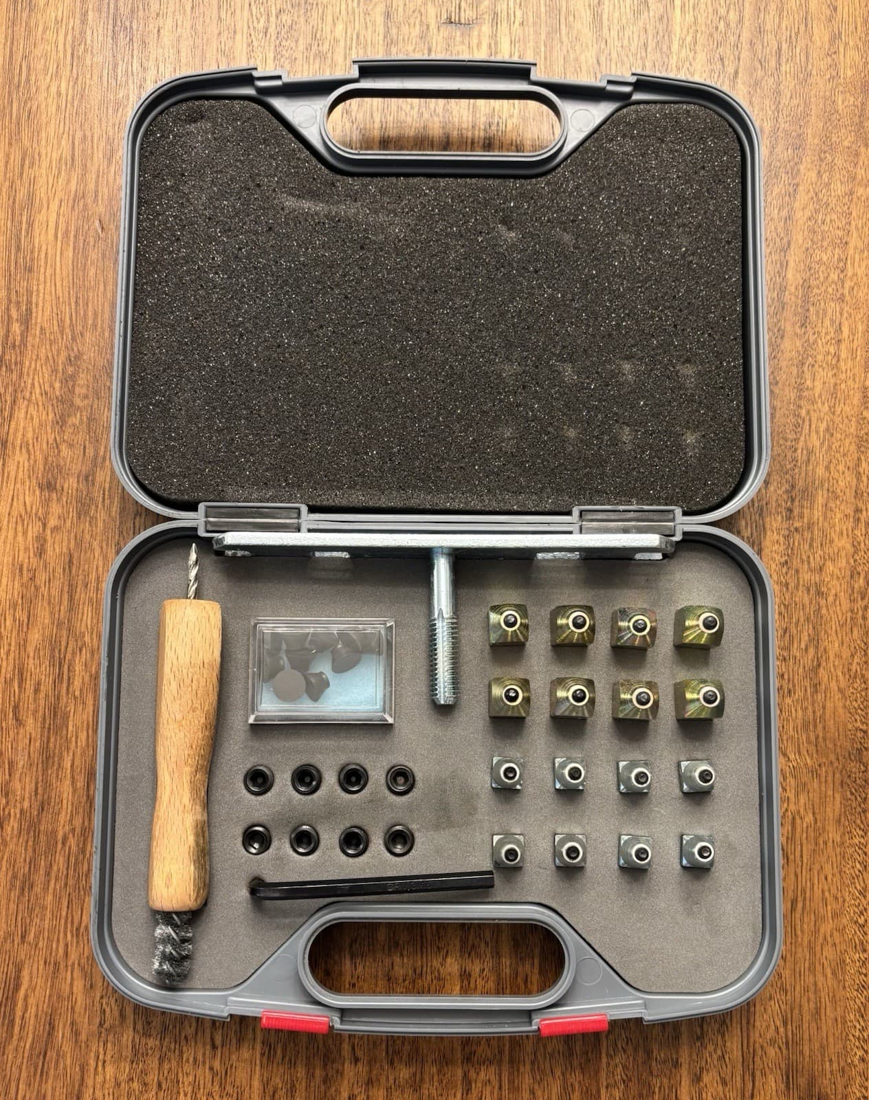 Horseshoe Stud Kit For Eventing Show Jumping Barely Used Excellent Condition  2