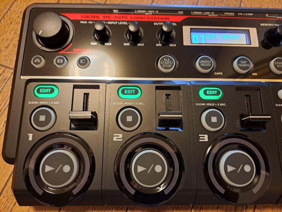 Boss RC-505 Loop Station Phrase Recorder Keyboard Effect Workstation Table top 2