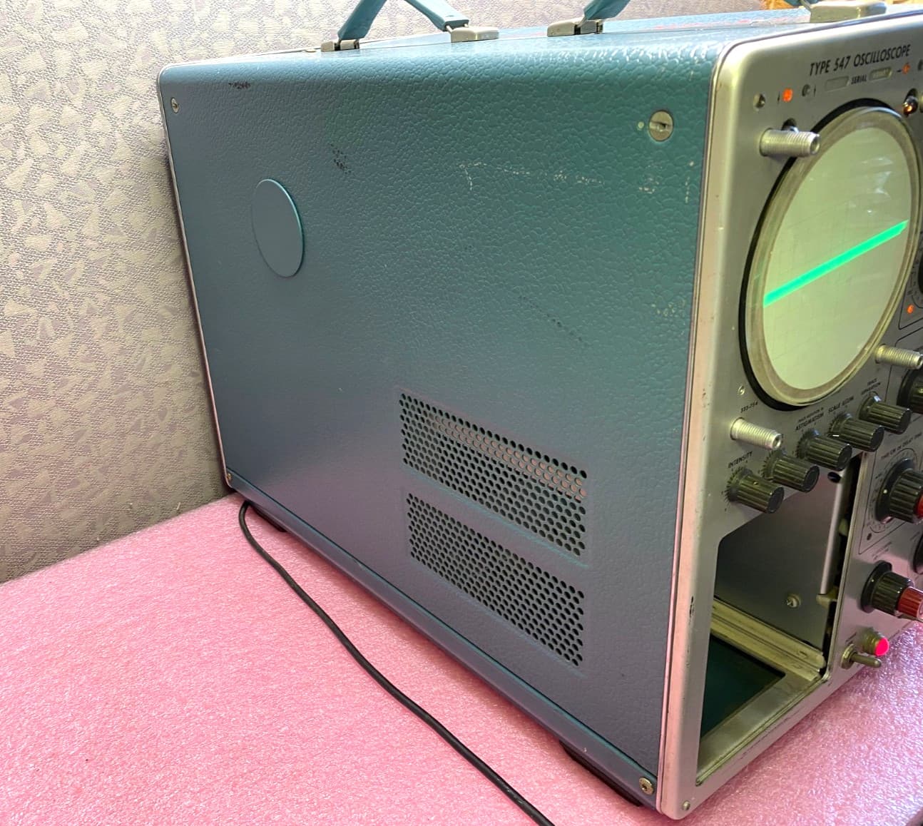 TEKTRONIX TYPE 547 OSCILLOSCOPE 4
