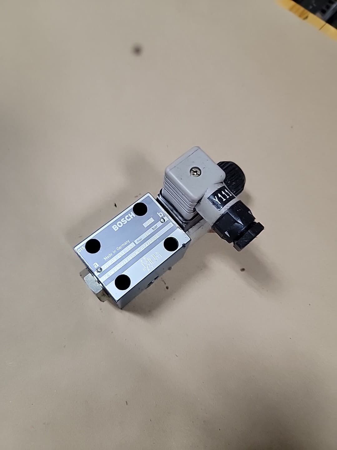 BOSCH Directional Control Valve 0 810 091 222 Used 