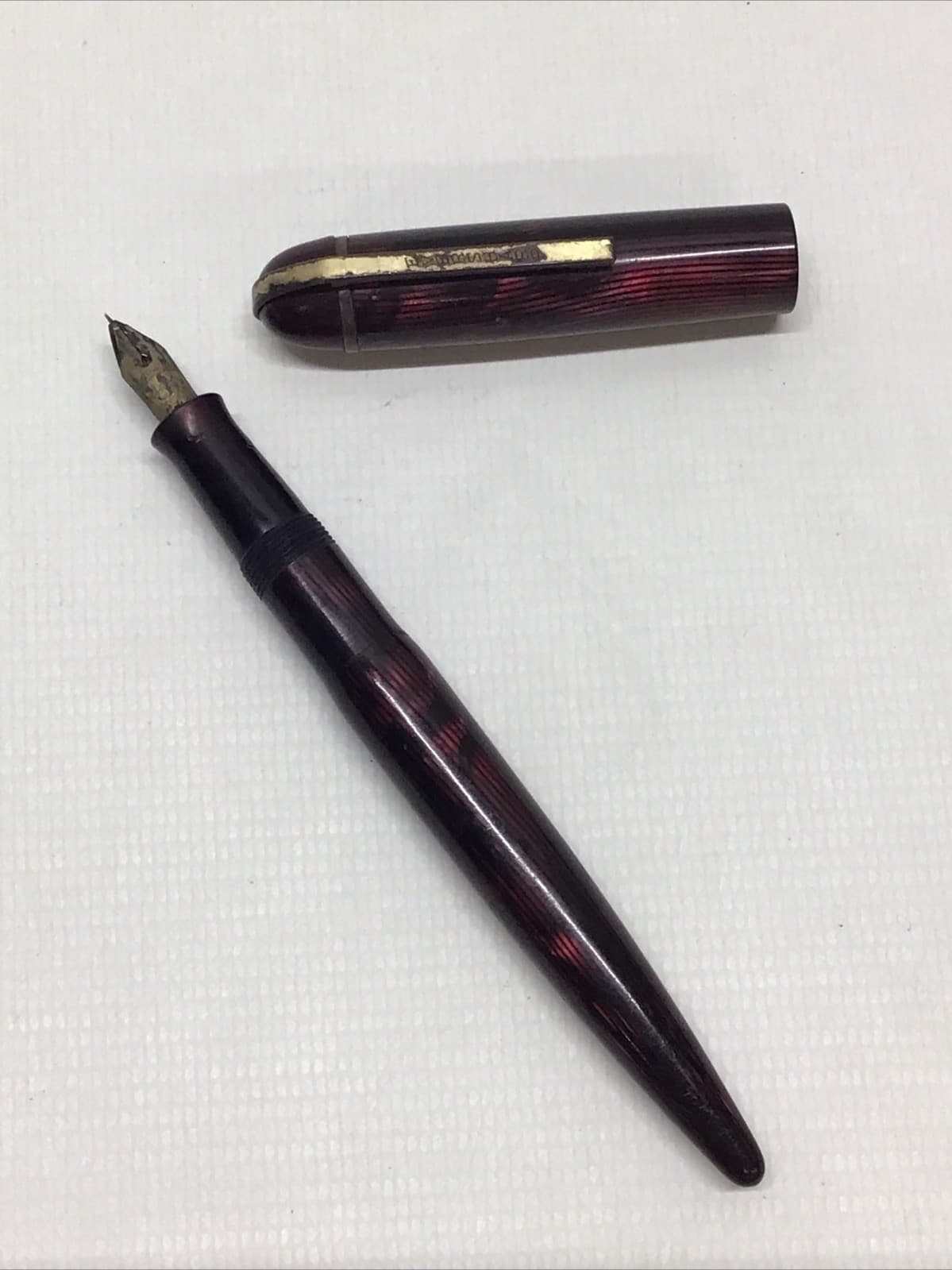 Vintge 1940s Wahl-Eversharp Dreyfuss Skyline 14K Gold Nib Red Moire Fountain Pen 2