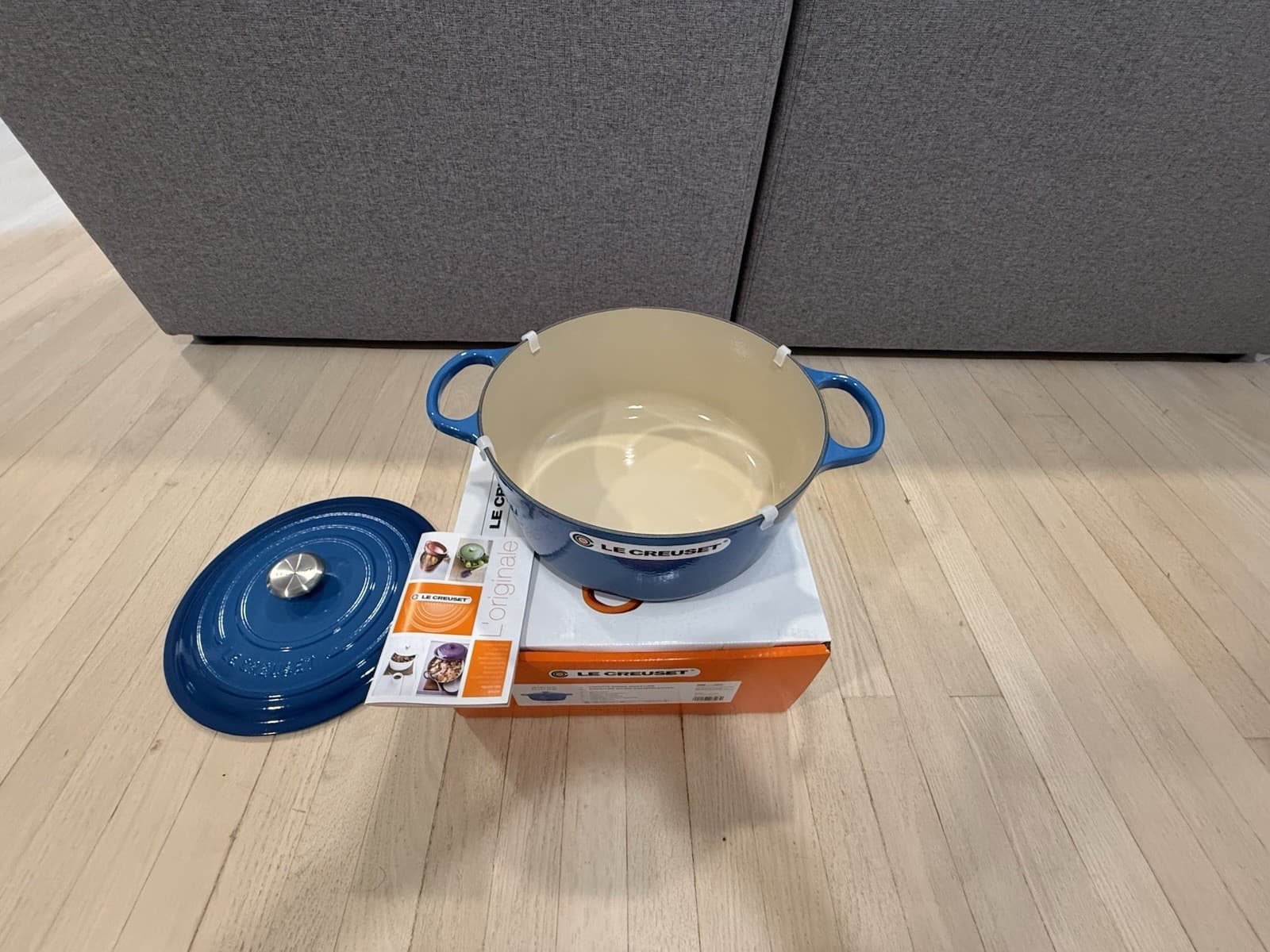 Le Creuset 7.25 qt Signature French (Dutch) Oven in Marseille Blue - NIB 3