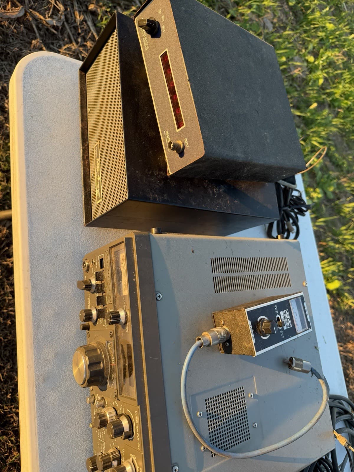 Vintage Radio, Radio Speaker, Frequency Counter, Microphone And More *untested* 5