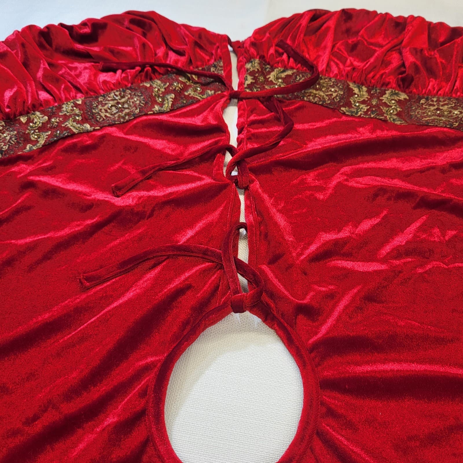 JC Penney Home Tree Skirt Red Gold Christmas Velvet Scalloped Beaded Luxury Vtg 6