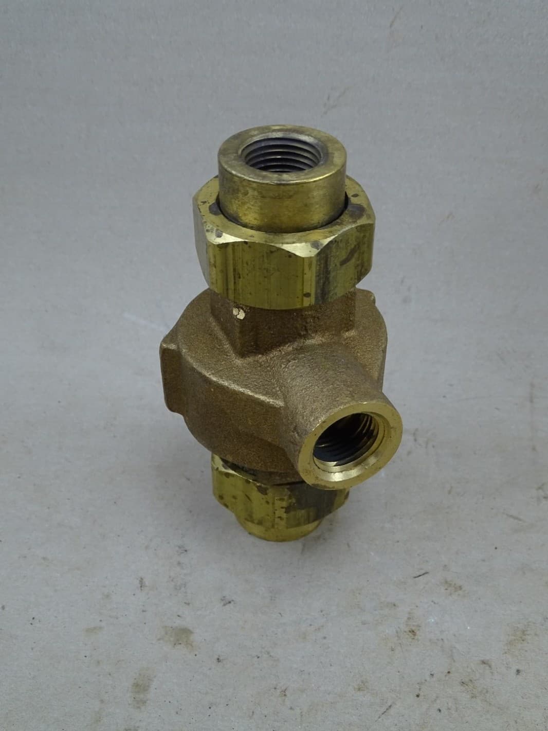 Conbraco Continuous Pressure Backflow Preventer 1/2" x 1/2" F NPT, 40-4A3-3AM 3