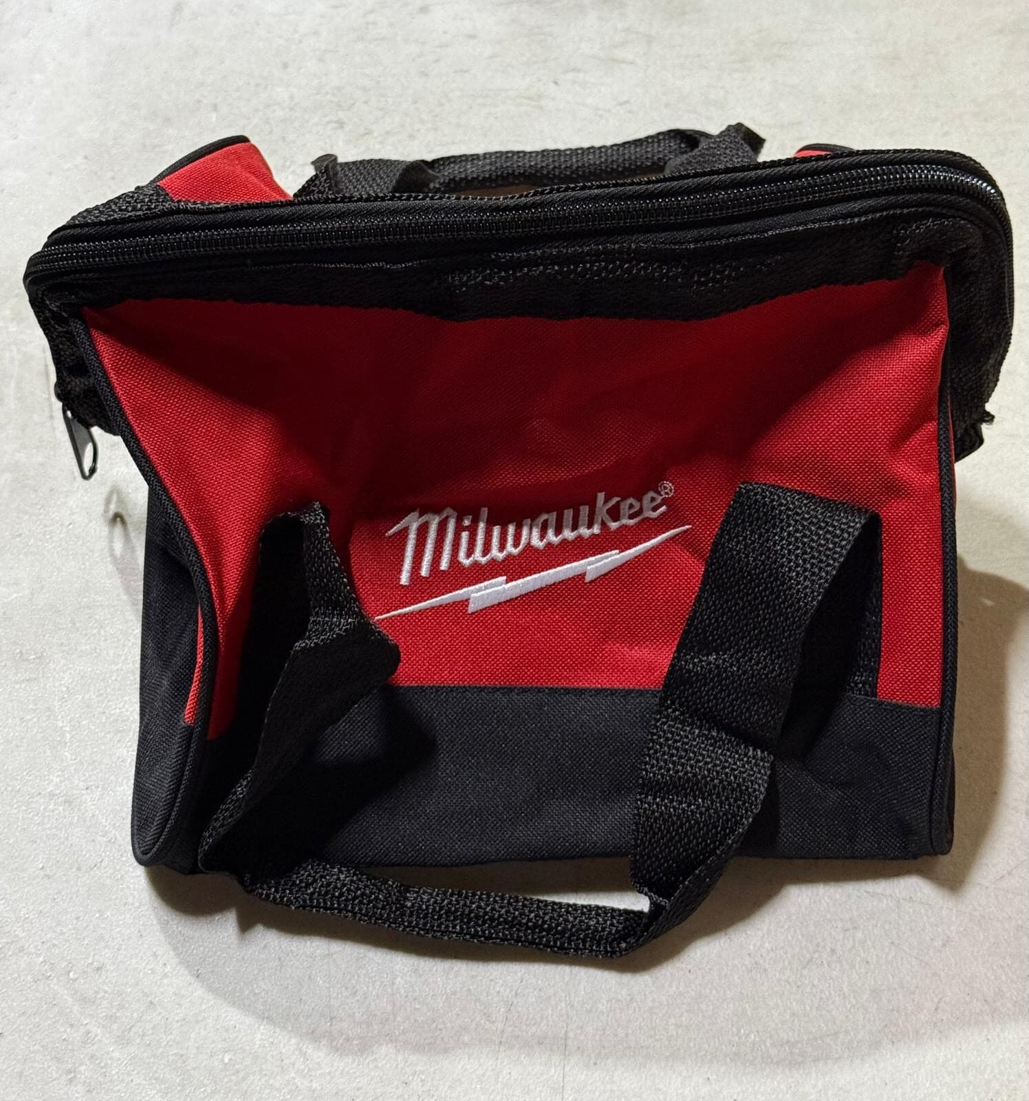 NEW MILWAUKEE 11" X 10" X 8" Small Heavy Duty Contractors Tool Bag 2