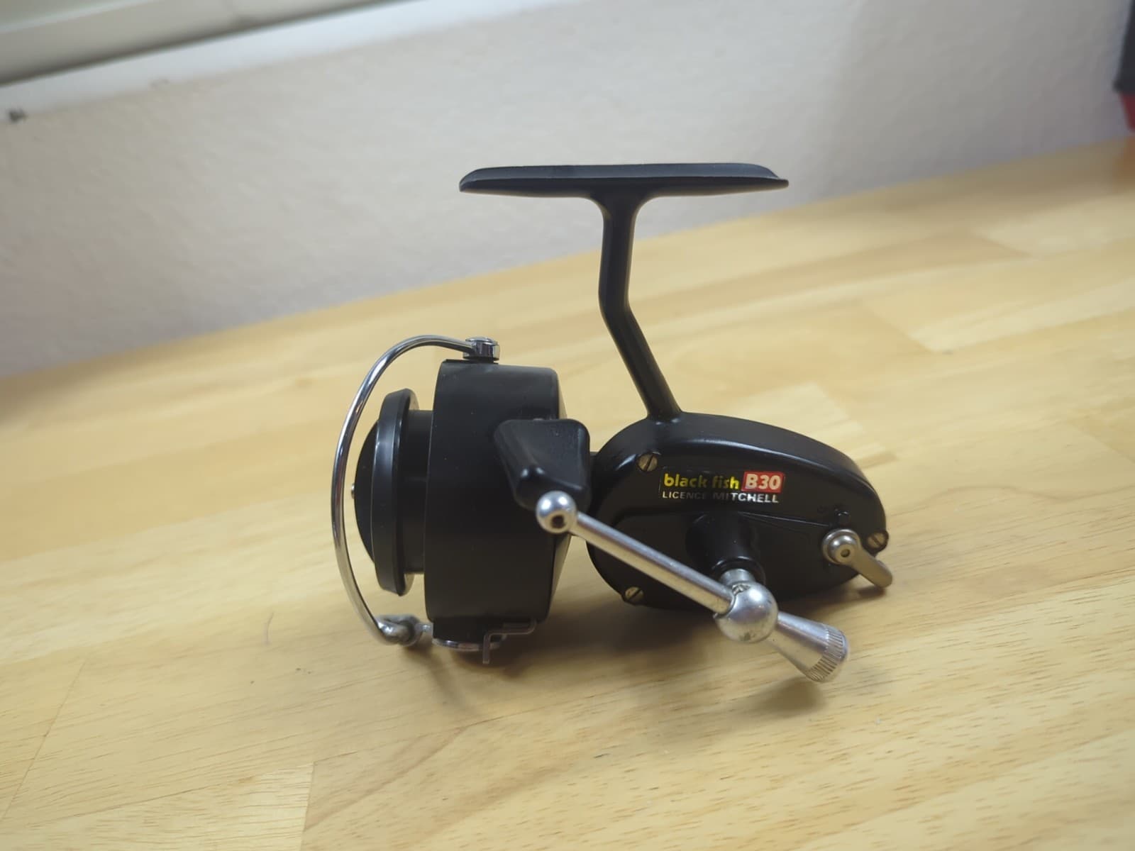 RARE BLACK FISH B30 LICENSE MITCHELL. Great CONDITION. VINTAGE.