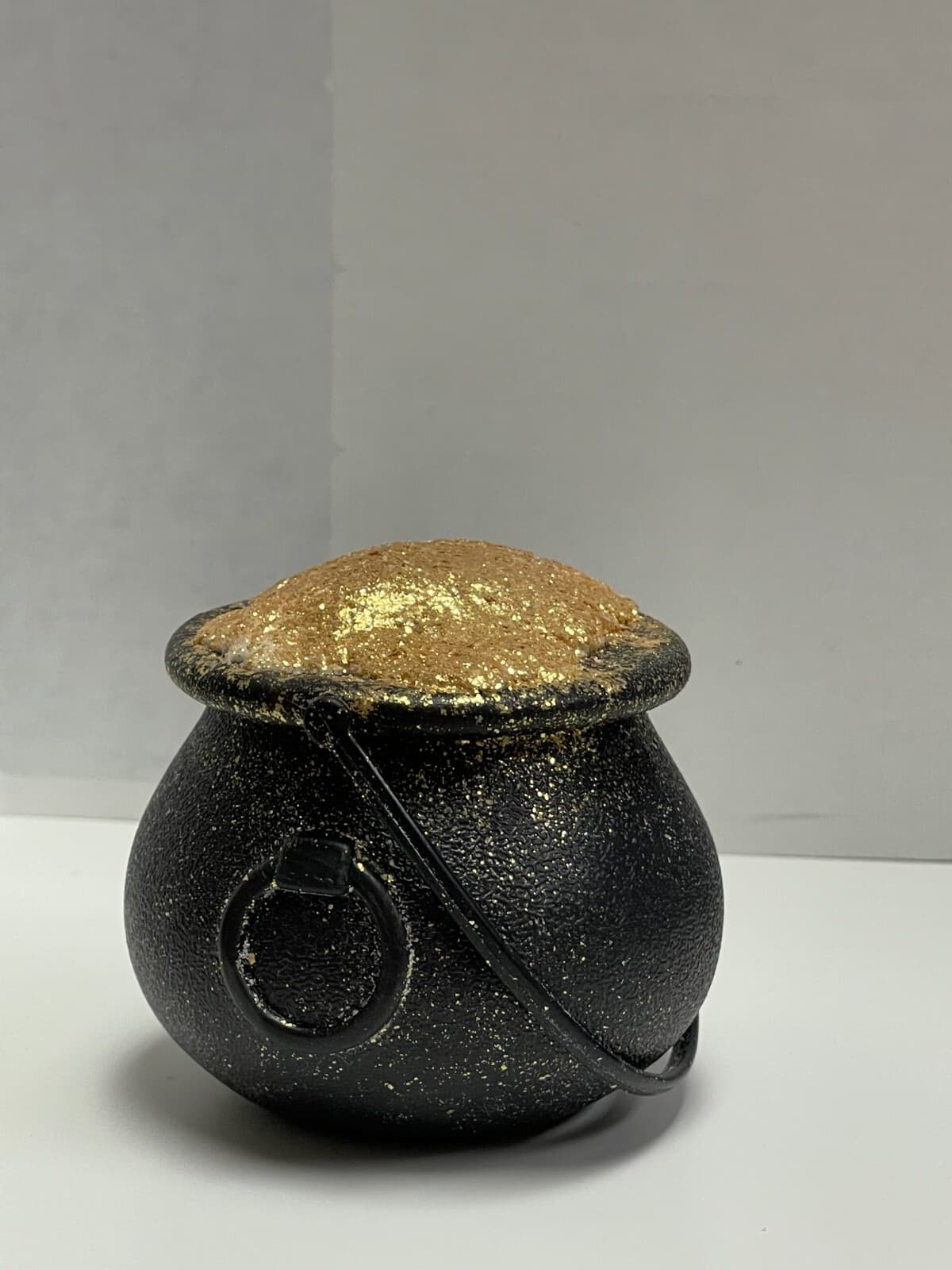 Halloween CASH Bath Cauldron GOLD WHITE With Real Money Inside Fizzy and Bubble  5