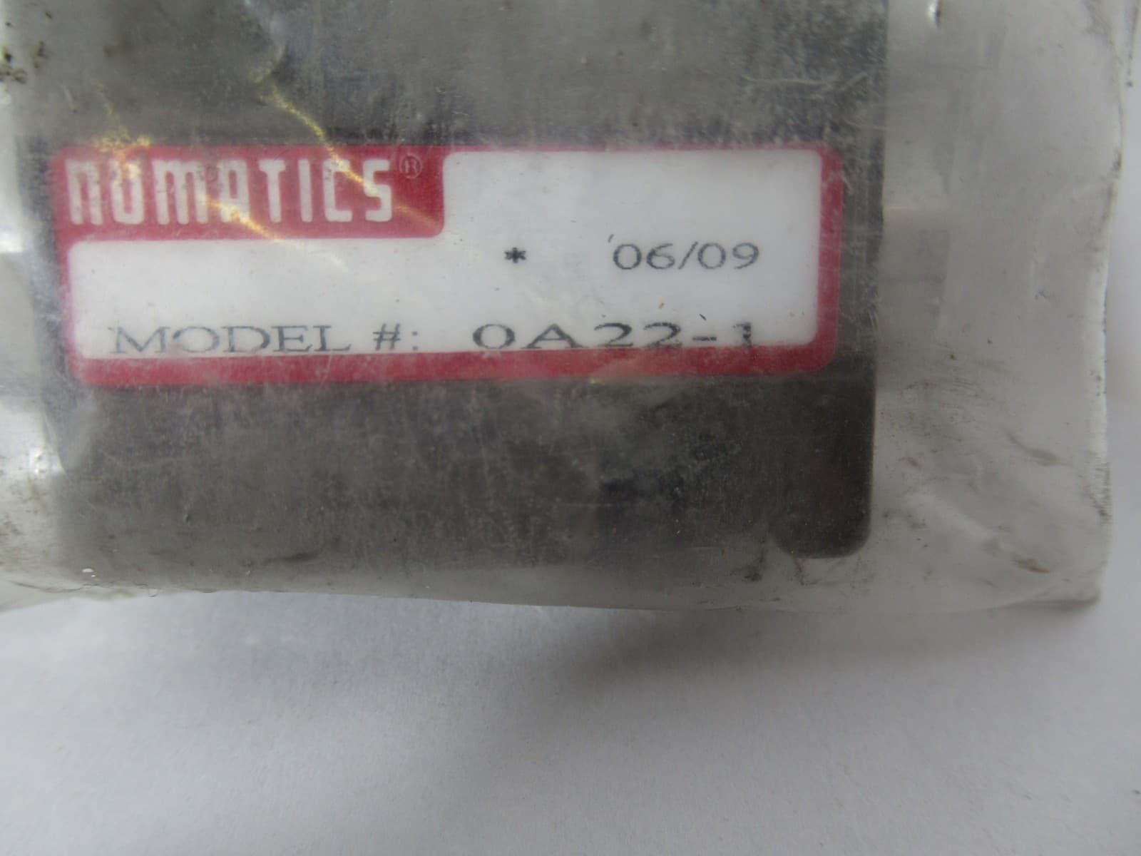 Numatics OA22-1 2 Bolt Mount Shuttle Valve 1/8NPTF 3.9-145 psi ! NWB ! 2