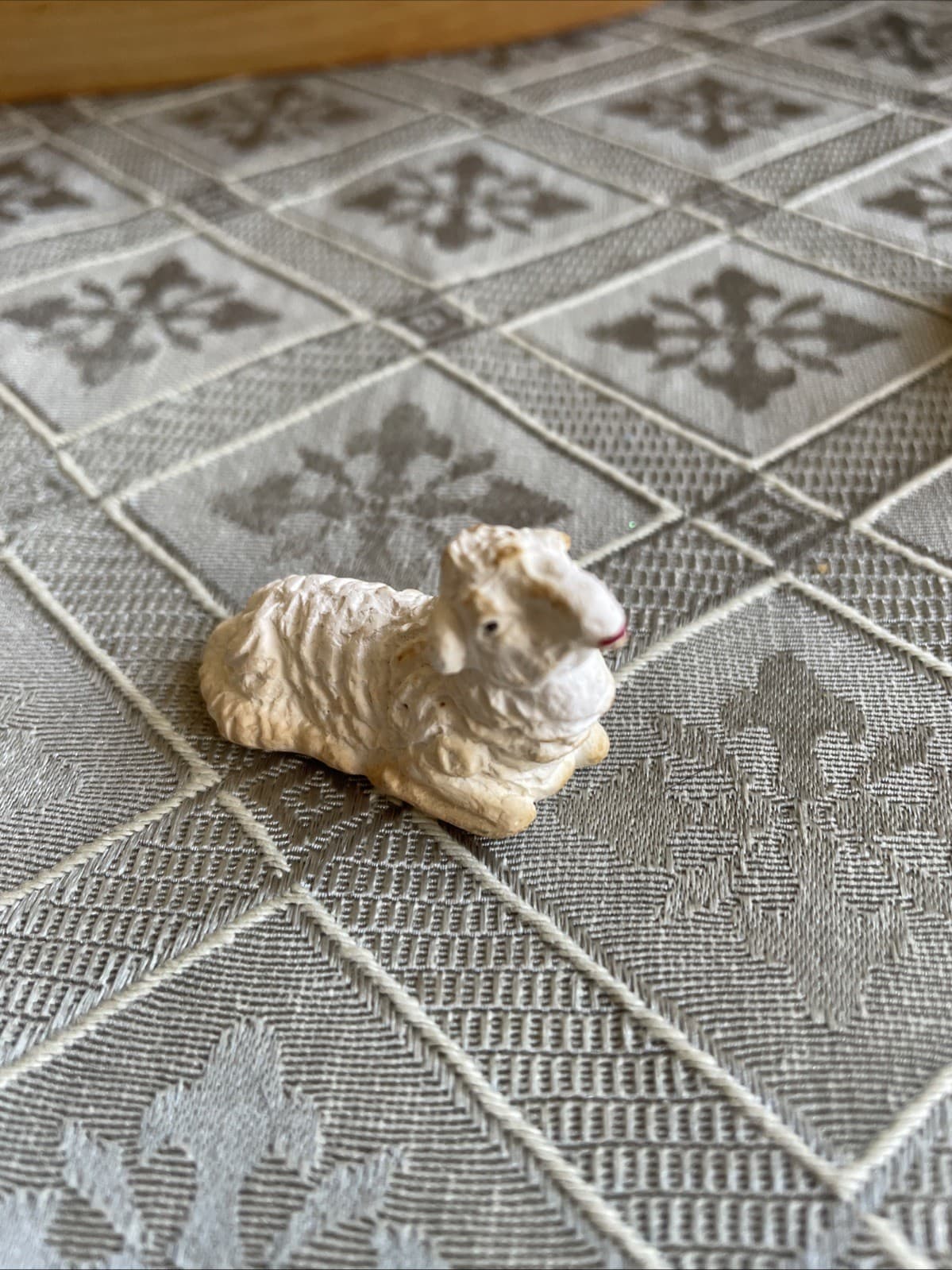 Small Flock of Vintage Small Sheep Lamb Laying Nativity Lamb Figurines Unmarked 2