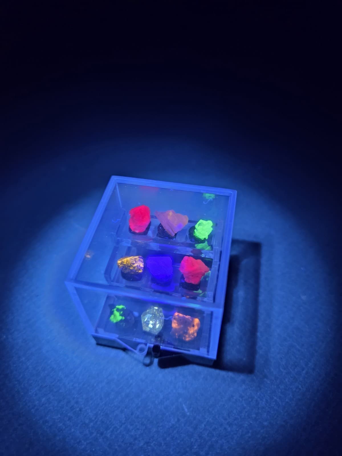 World's Smallest Fluorescent Mineral Collection!! 4