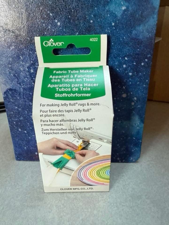 Clover Fabric Tube Maker 