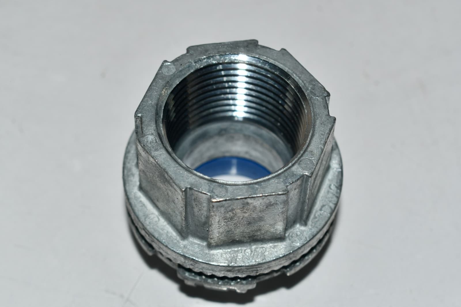 NEW Thomas & Betts H100-TB Hub Connector, Zinc, 1'', with Thermoplastic Insulati 2