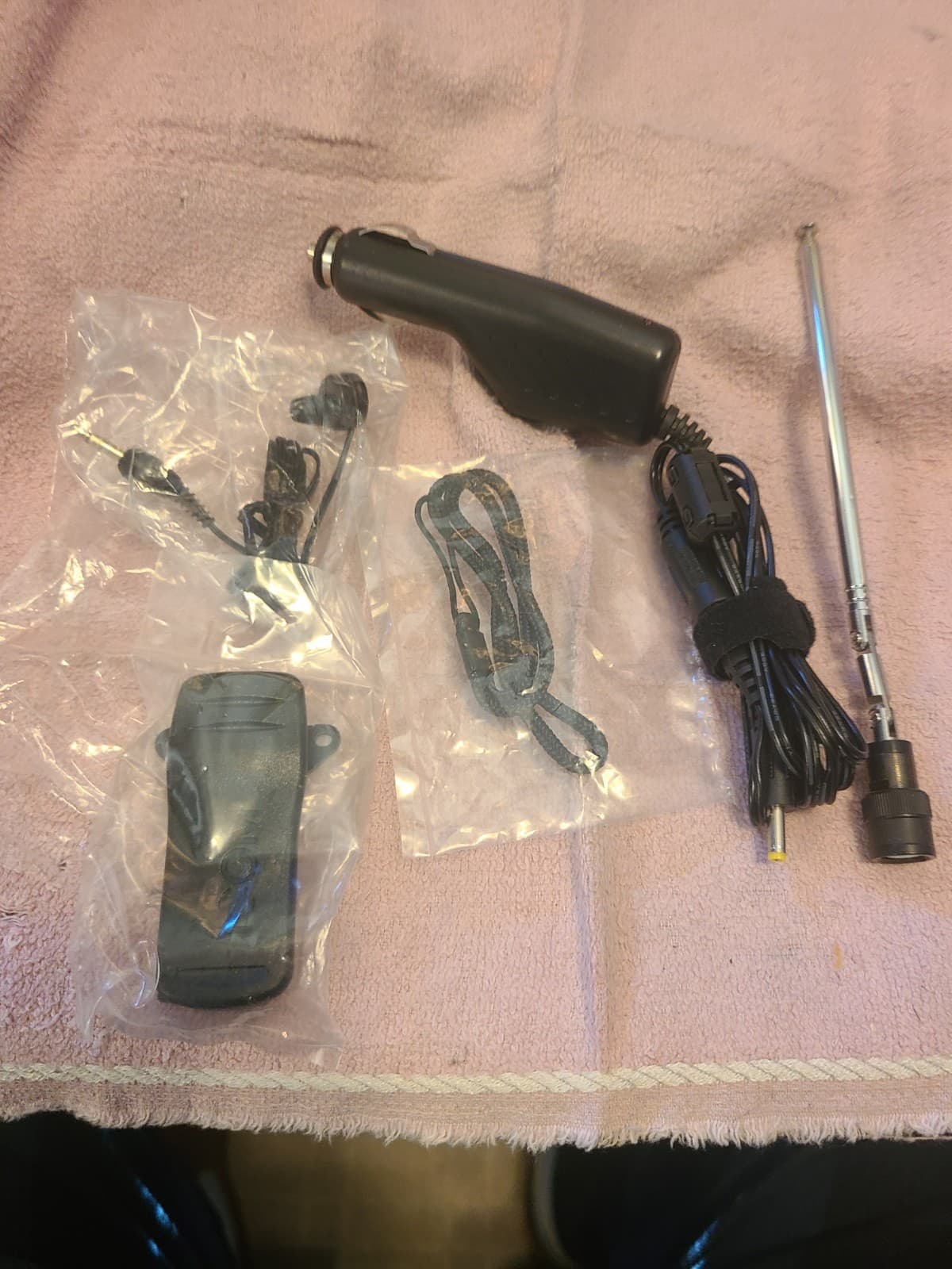 ICOM IC-R20 Handheld Communications Receiver with software 5