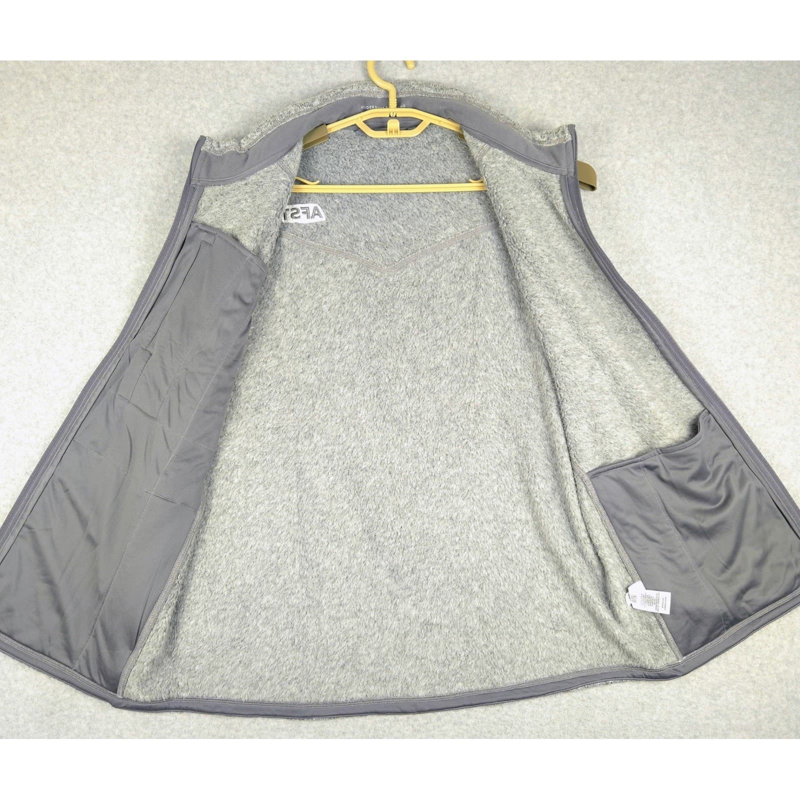 Holderness & Bourne Men's Ashby Vest Heathered Gray Tailored Fit L Fleece Lined 6