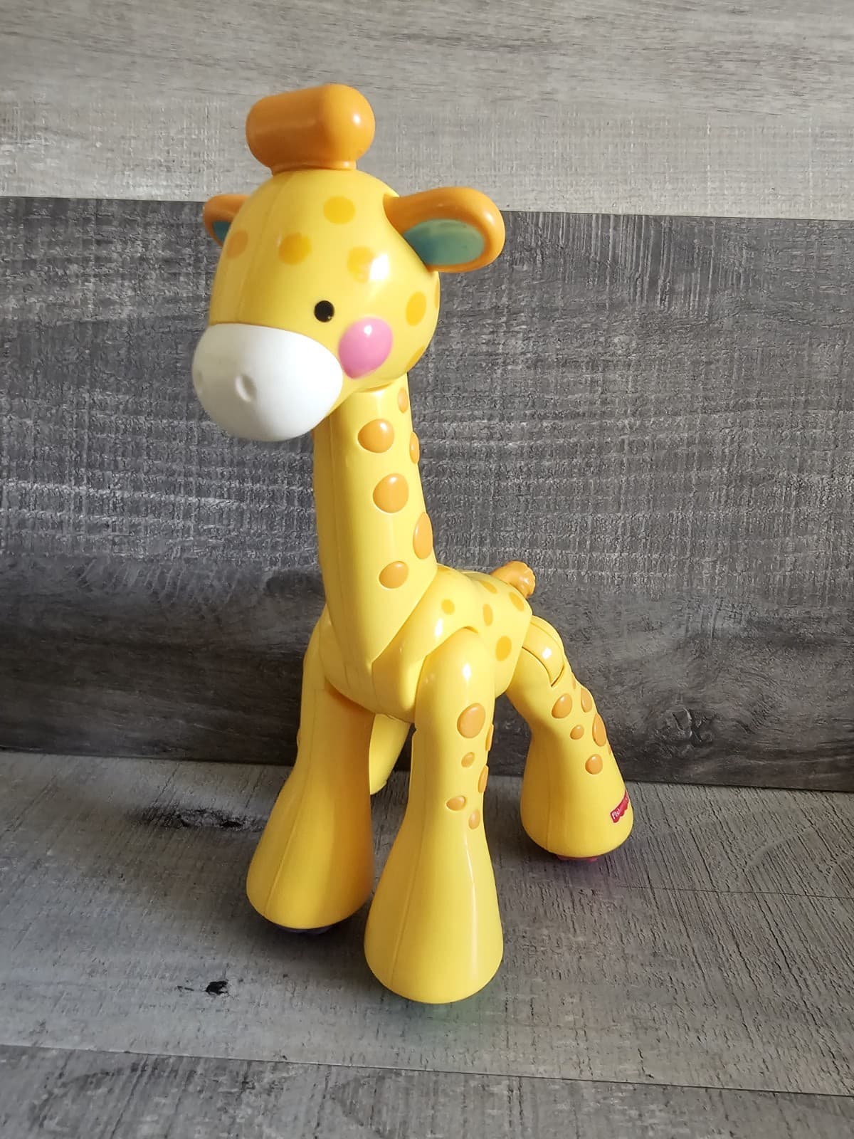 Fisher Price Amazing Giraffe Click & Clack Animal Noise Maker Toy Textured