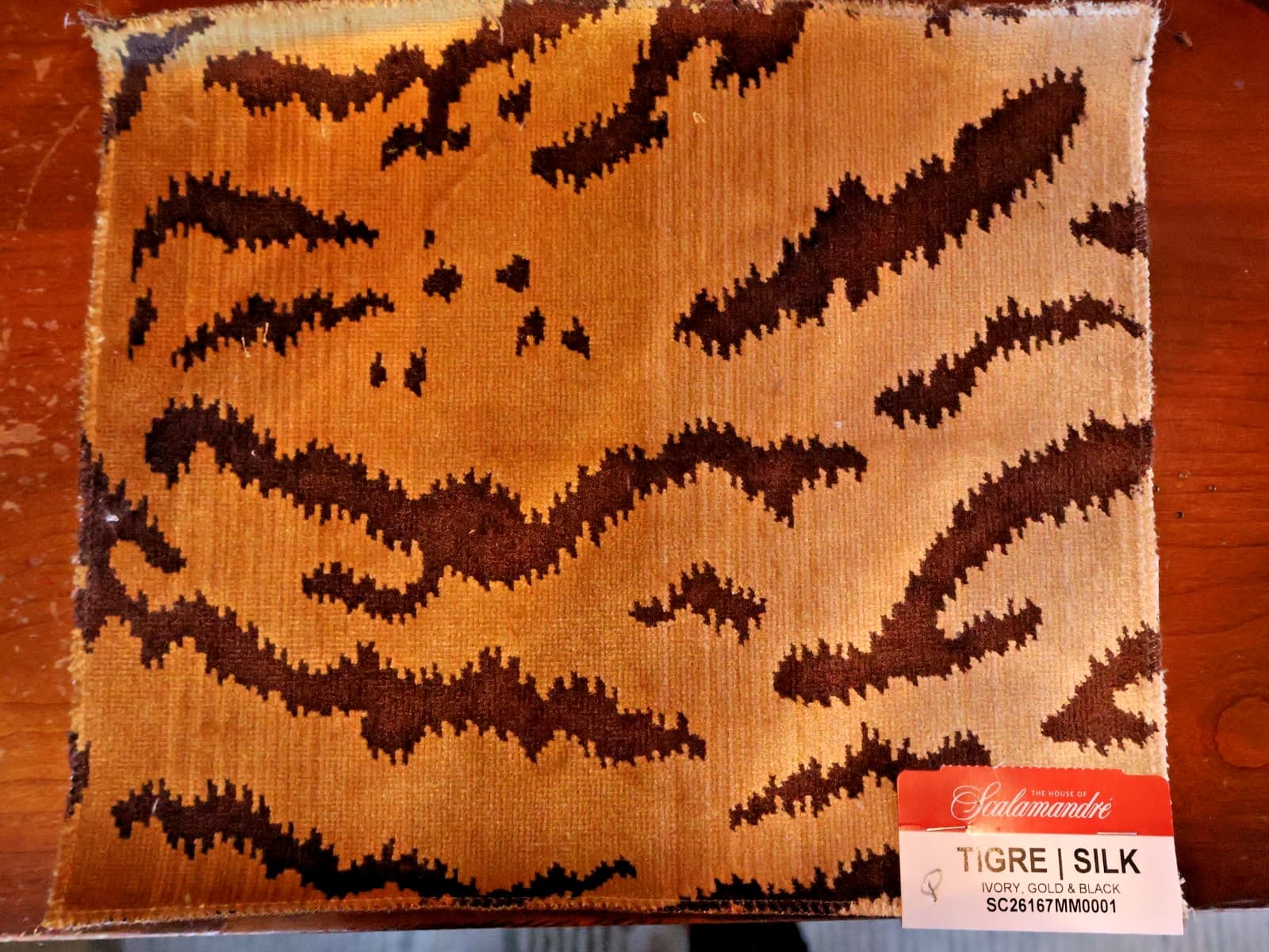 New SCALAMANDRE DESIGNER FABRIC SAMPLE Old World Silk Tiger Gold 12" x 10.675" Q