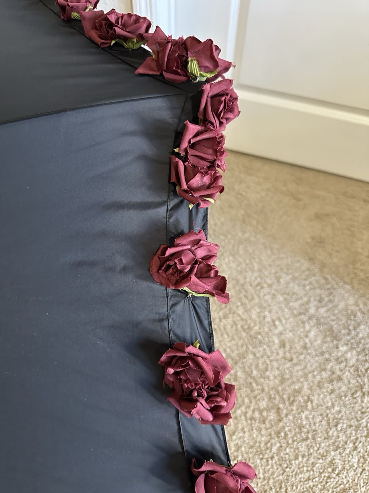 Black Umbrella with Burgundy Roses & Wooden Handle – Vintage Romantic Style 3