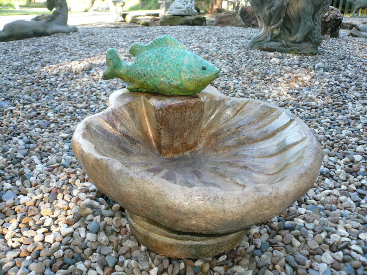 EXQUISITE WEATHERED VINTAGE CEMENT/CONCRETE SHELL TABLETOP BIRDBATH & GREEN FISH