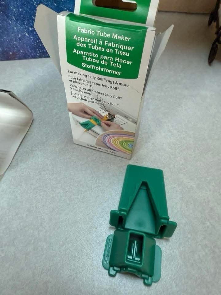 Clover Fabric Tube Maker  2