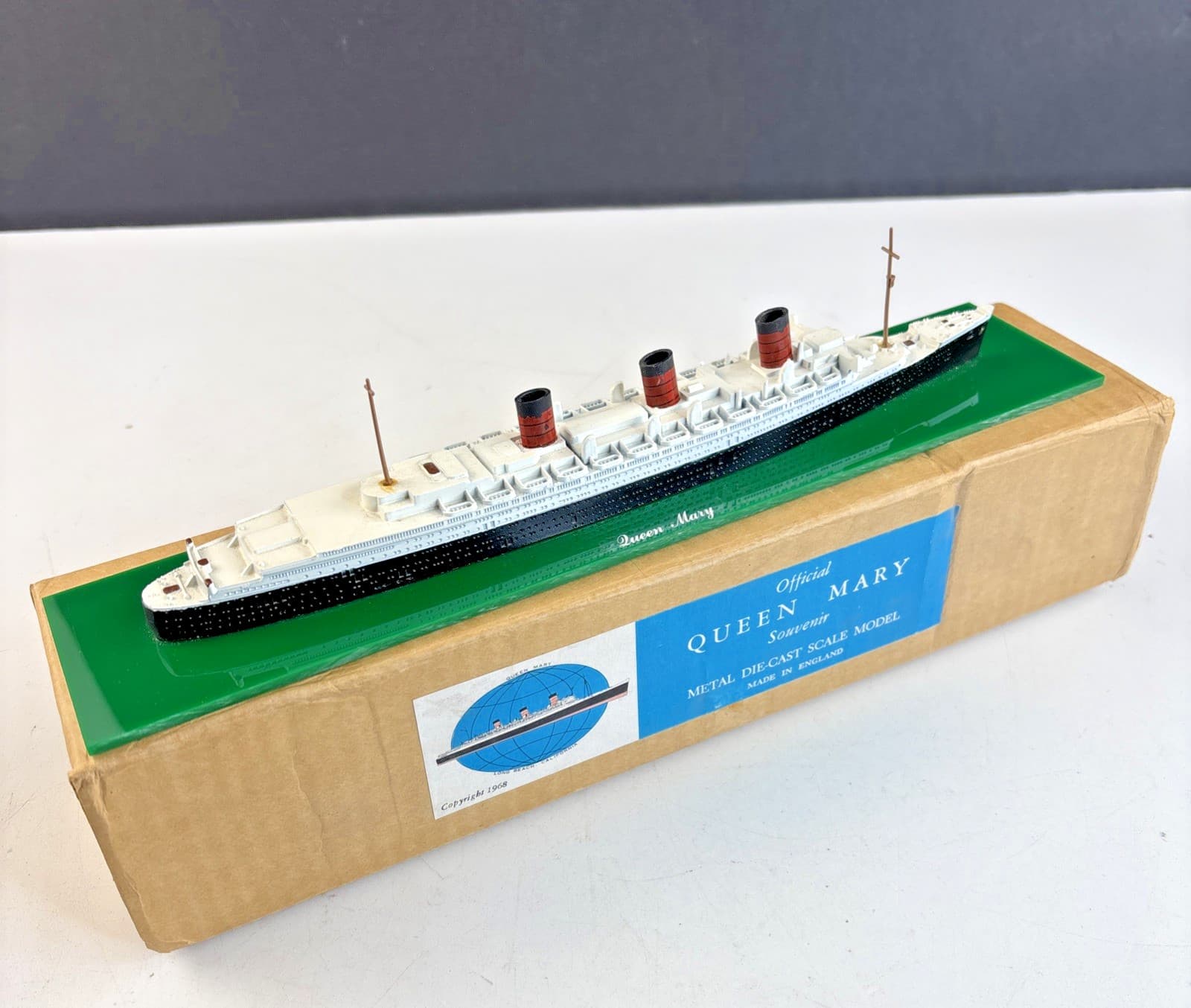 Vintage Official QUEEN MARY Souvenir Metal Die-Cast Scale Model 1968 England