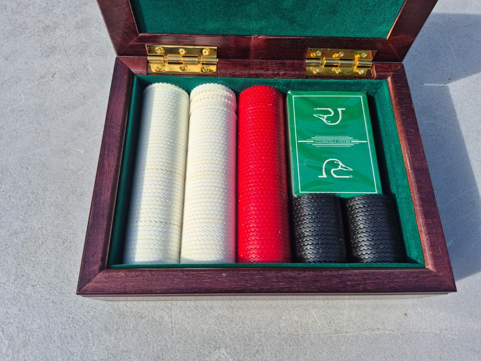 Ducks Unlimited Poker Set Chips 2 Sealed Playing Card Decks Beautiful Wood Case 2