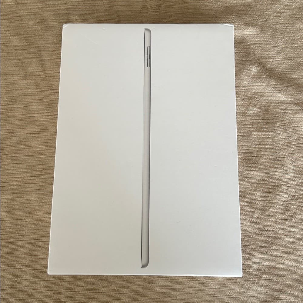 Apple iPad 9th Generation 64GB Silver used EMPTY BOX ONLY use for gift