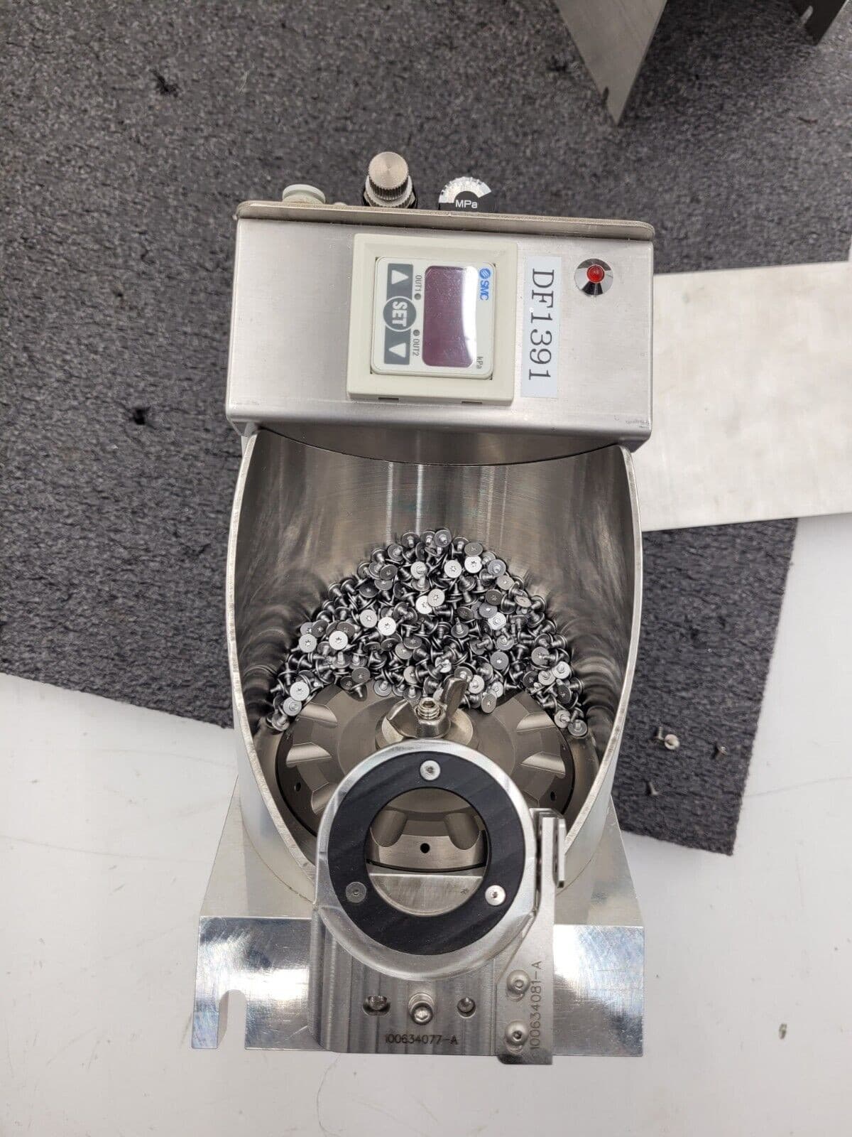 Nitto Seiko CO LTD DF200-CSI-M1 230VAC Disk Type Micro Screw Feeder 2x5mm Max 6