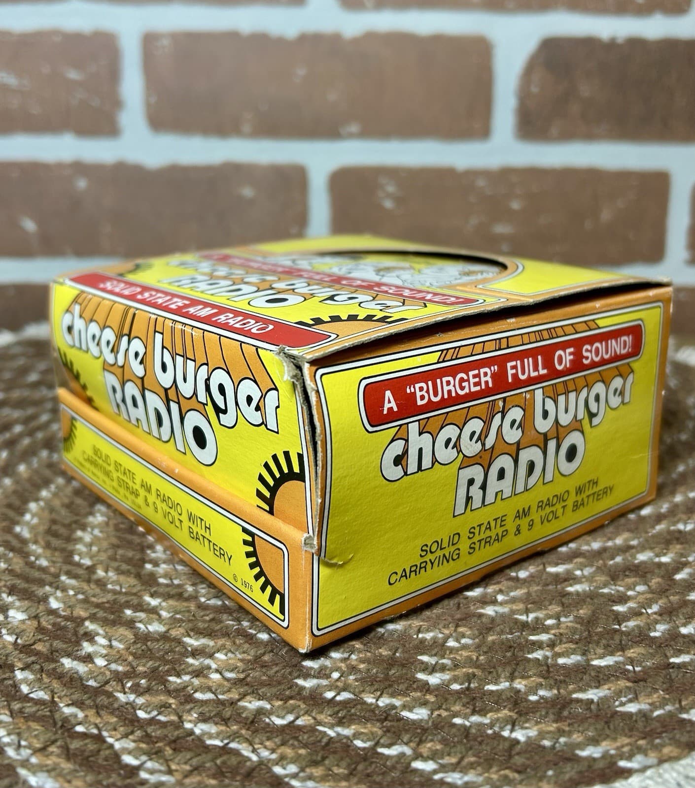 Vintage 1976 Amico Cheeseburger Novelty Solid State Radio W/ OB & Battery 6